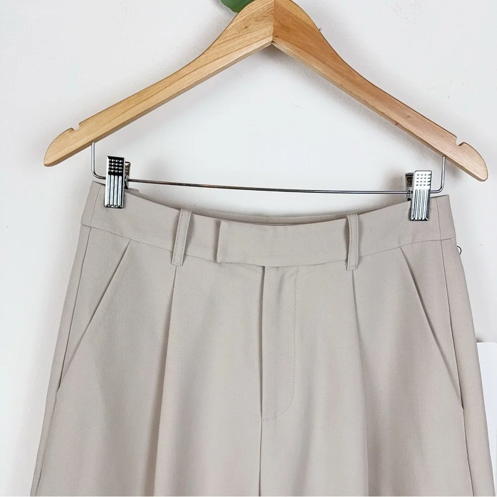 NWT NIA Daisy Bermudas Short in Shell Size Small - Picture 6 of 11